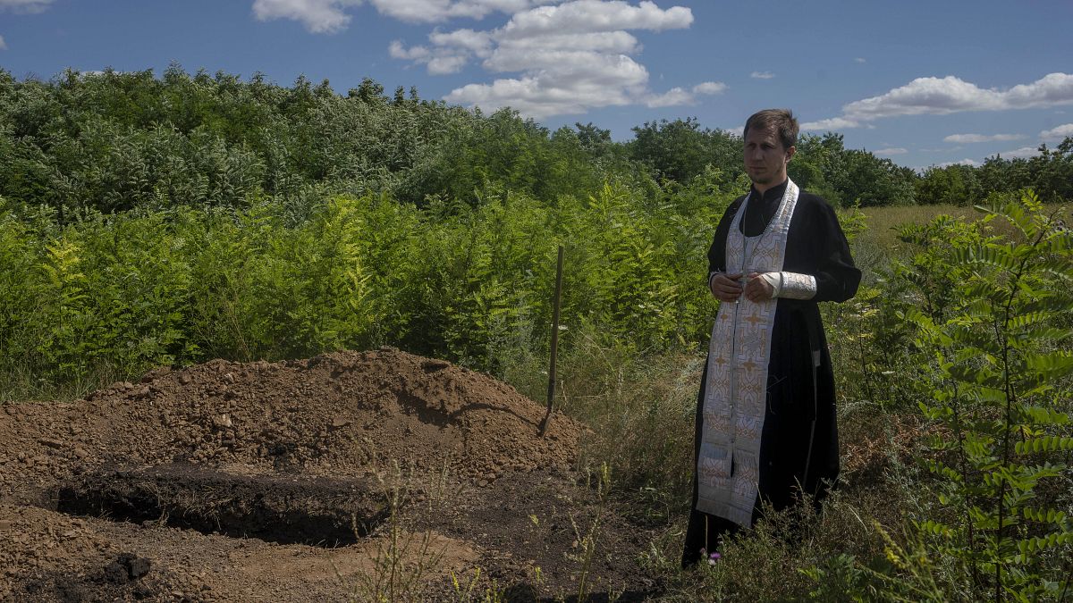 Похороны погибшей 35-летней Анны Проценко в Покровске, Украина