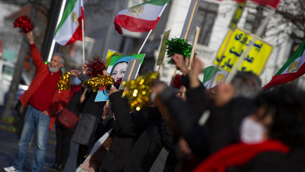 İranlı diplomata Belçika'da yargılaması sırasında destek gösterisi yapıldı (arşiv)  