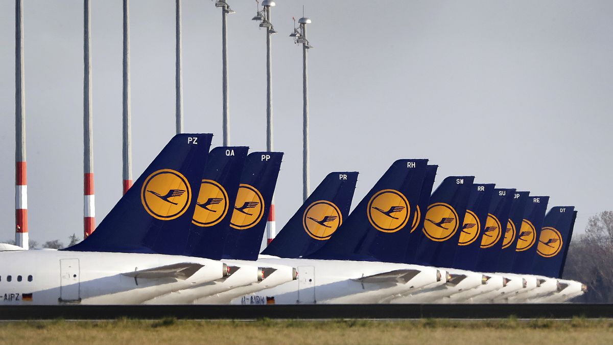 Alman havayolu şirketi Lufthansa çarşamba günü yapılacak uçuşların neredeyse tatamını iptal etti
