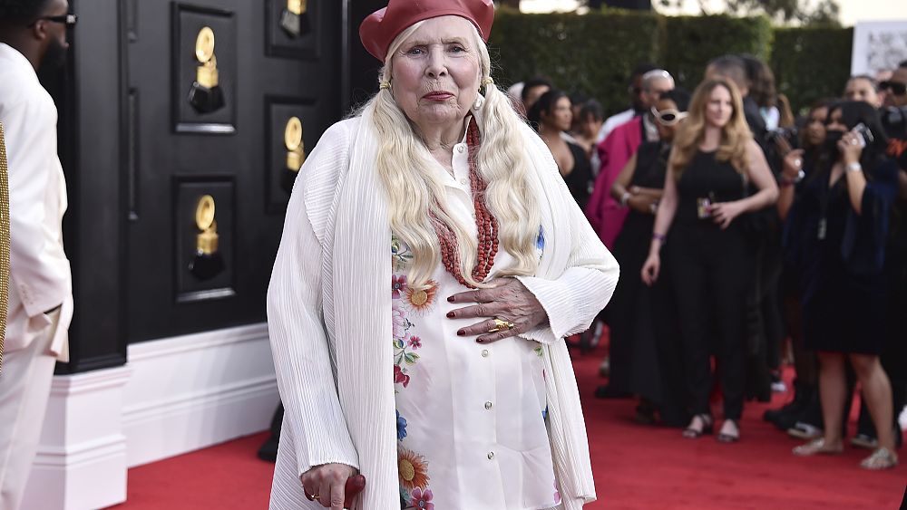 Joni Mitchell wows crowds with first full-length set for two decades - Vimarsana News