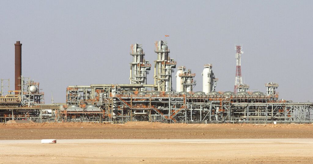 Engergy giants Sonatrach and Eni announce new oil, gas discovery in Algerian desert