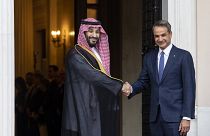 Mohamed Bin Salman, príncipe herdeiro da Arábia Saudita, com Kyriakos Mitsotakis, primeiro-ministro da Grécia