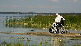 Francisco a orillas del lago Santa Ana, en Alberta, Canadá 26/7/2022