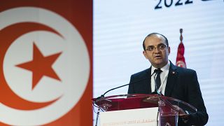 فاروق بوعسكر، رئيس الهيئة العليا المستقلة للانتخابات في تونس يعلن نتائج الاستفتاء على الدستور في تونس العاصمة.