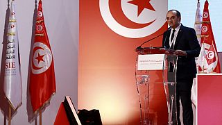 Tunisia approves a new constitution