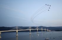 Flugzeuge der kroatischen Luftwaffe begleiteten die Eröffnungsfeier
