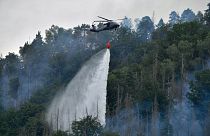 Un hélicoptère survole le parc national de Ceske Svycarsko en République tchèque - 27 juillet 2022
