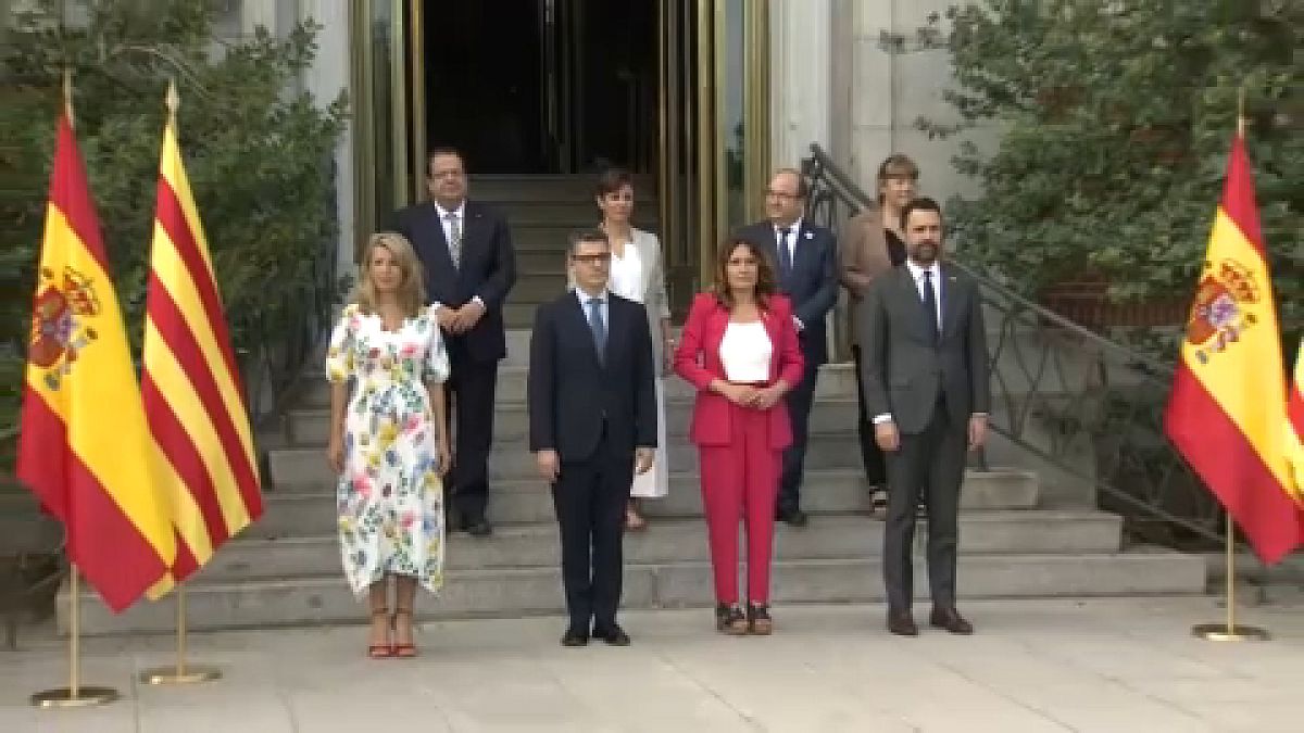 El Ejecutivo del Gobierno español de Pedro Sánchez reunido con miembros de la Generalitat de Cataluña para pactar nuevas iniciativas sobre el catalán