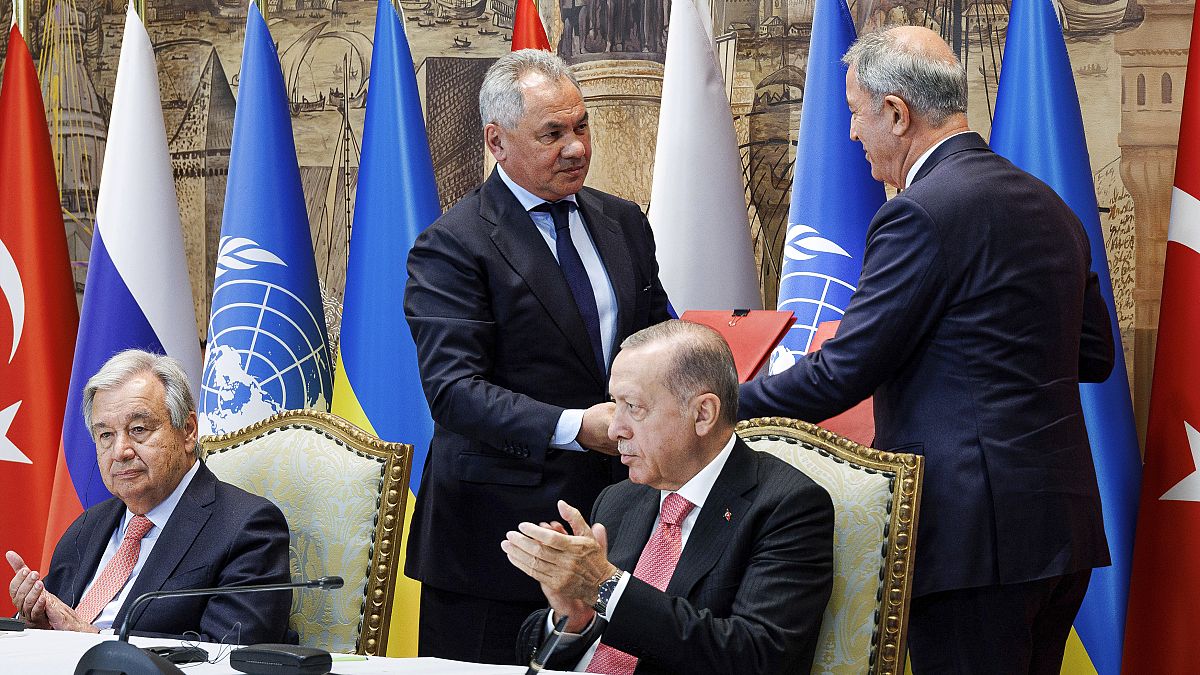Az isztambuli megállapodás pillanata