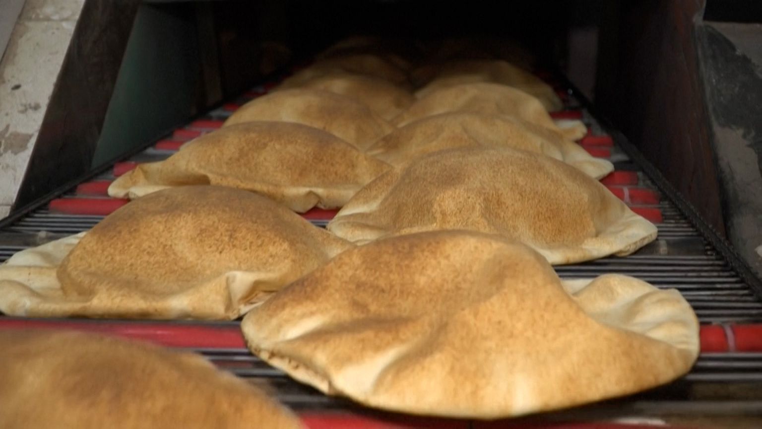 Pan árabe recién salido del horno