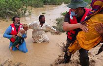 Evacuaciones por la lluvias monzónicas en Pakistán