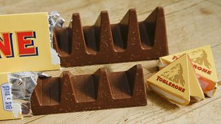 O design das icónicas barras de chocolate suíço Toblerone vai sofrer uma alteração radical 