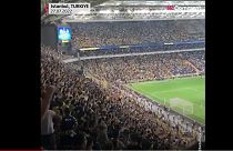 Verlieren ist nicht einfach: Fans von Fehnerbahçe singen ein Loblied auf Putin als die Mannschaft von Dynamo Kyiv sie aus der Qualifikation wirft.