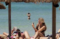 İspanya'da kadınların plajlarda vücut imajı kaygısı olmadan yazın tadını çıkarması amacıyla kampanya başlatıldı