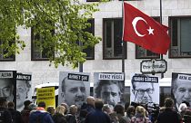 Archív fotó: demokráciapárti tiltakozás a berlini török nagykövetség előtt