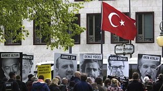 Archív fotó: demokráciapárti tiltakozás a berlini török nagykövetség előtt