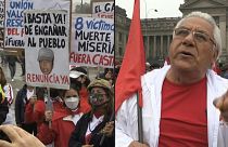 Un opposant à Pédro Castillo lors d'une manifestation devant le congrès péruvien.