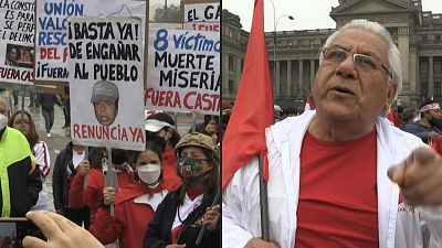 Un opposant à Pédro Castillo lors d'une manifestation devant le congrès péruvien.