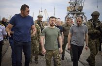 Az ukrán elnök felügyelte az első gabonaszállító hajó kifutását