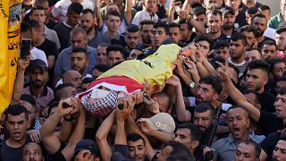 كامل علاونة ، الذي أصيب برصاص القوات الإسرائيلي، بحسب وزارة الصحة الفلسطينية، في قرية جبع بالقرب من مدينة جنين بالضفة الغربية، الأحد 3 يوليو / تموز 2022