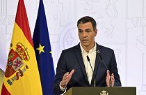 Pedro Sánchez showed up at a press conference without a tie and asked others to follow suit.