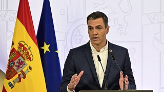 Pedro Sánchez showed up at a press conference without a tie and asked others to follow suit.