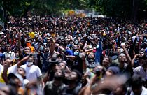 Asya ülkesi Sri Lanka'da yüz binlerce kişi, yönetimin istifası talebiyle gösteriler düzenlemişti