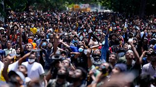 Asya ülkesi Sri Lanka'da yüz binlerce kişi, yönetimin istifası talebiyle gösteriler düzenlemişti