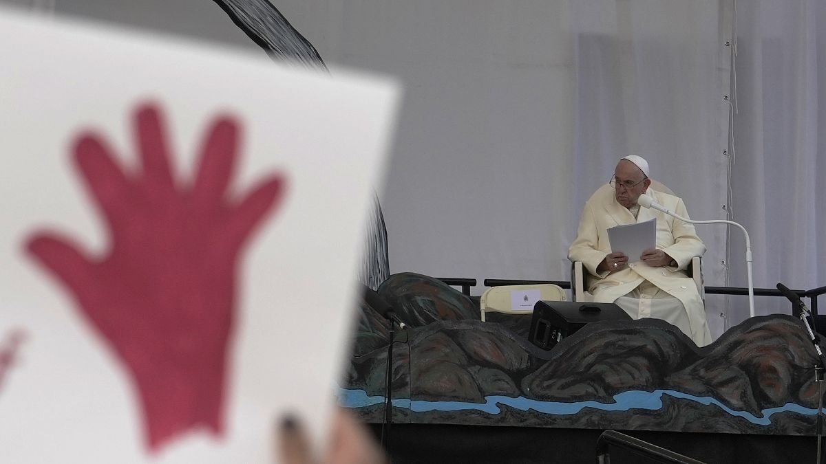 Papst Franziskus bei Zeremonie mit Ureinwohnerns in Nunavut