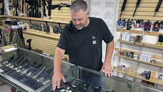 متجر لبيع الأسلحة في  الولايات المتحدة- كاليفورنيا- أرشيف