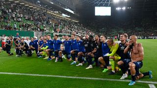 A Slovan játékosai győzelmüket ünneplik az FTC stadionjában 2022. július 20-án. Az UEFA emiatt a mérkőzés miatt büntette meg a szlovák klubot