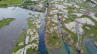 Die Silfra-Spalte in Island, die zwei Kontinantalplatten trennt