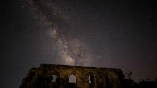مجرة درب التبانة تلمع في سماء بلدة النيرب بمنطقة إدلب.