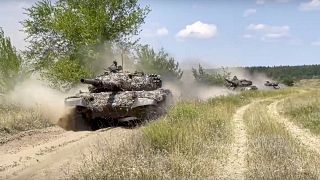 Tanques da milícia da República Popular de Luhansk, na Ucrânia