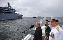Президент РФ Владимир Путин на морском параде в Санкт-Петербурге