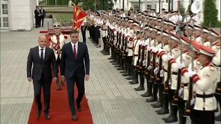 El presidente del Gobierno español Pedro Sánchez junto al primer ministro de Macedonia del Norte Dimitar Kovacevski 