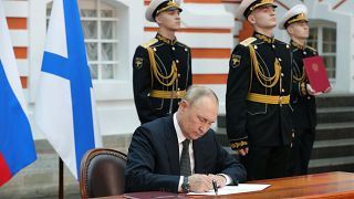 الرئيس الروسي فلاديمير بوتين يوقع على عقيدة البحرية الروسية الجديدة 31/07/2022