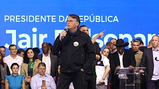 Bolsonaro arringa gli elettori
