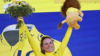 Победительница "Тур де Франс" среди женщин Аннемик ван Влёйтен. 31 июля 2022
