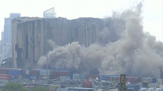 Endommagés par un incendie, des silos du port de Beyrouth se sont effondrés, le dimanche 31 juillet 2022.