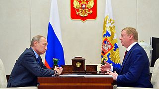 Wladimir Putin (links), Anatoli Tschubais (rechts)