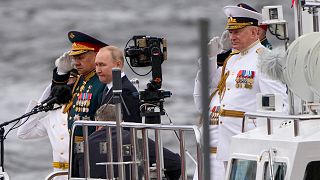 Rusya Devlet Başkanı Vladimir Putin,  St Petersburg kentindeki Neva Nehri'nde gerçekleştirilen Donanma Günü kutlamalarına katıldı