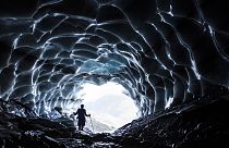 La fonte du glacier de Sardona, à Vaettis, en Suisse a révélé une grotte, photo prise le 27 juillet 2022 