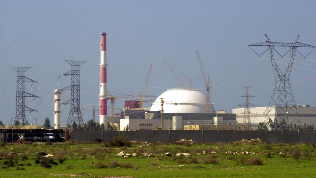 İran'ın Buşehr kentindeki nükleer reaktör (arşiv) 