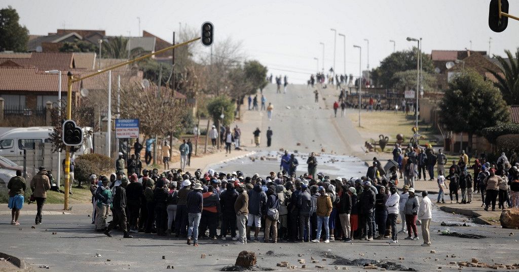 South Africa: two dead in anti-cost-of-living protest - Vimarsana News