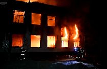 Incendio tras el bombardeo de un hospital en Mykolaiv, Ucrania.