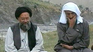 Ajman az-Zawahiri és Oszama bin Laden egy videófelvételen 2002-ben