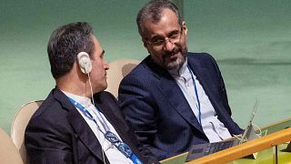 المندوبون الإيرانيون أثناء إلقاء وزير الخارجية الأمريكي أنتوني بلينكين خطابا في مؤتمر مراجعة معاهدة حظر انتشار الأسلحة النووية لعام 2022 في الجمعية العامة للأمم المتحدة، 1 أغس