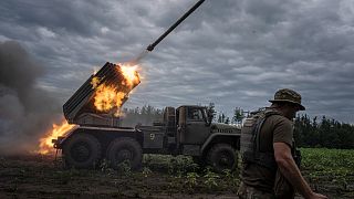 قذائف صاروخية أوكرانية منصوبة على منصة شاحنة تستهدف مواقع روسية في خاركيف