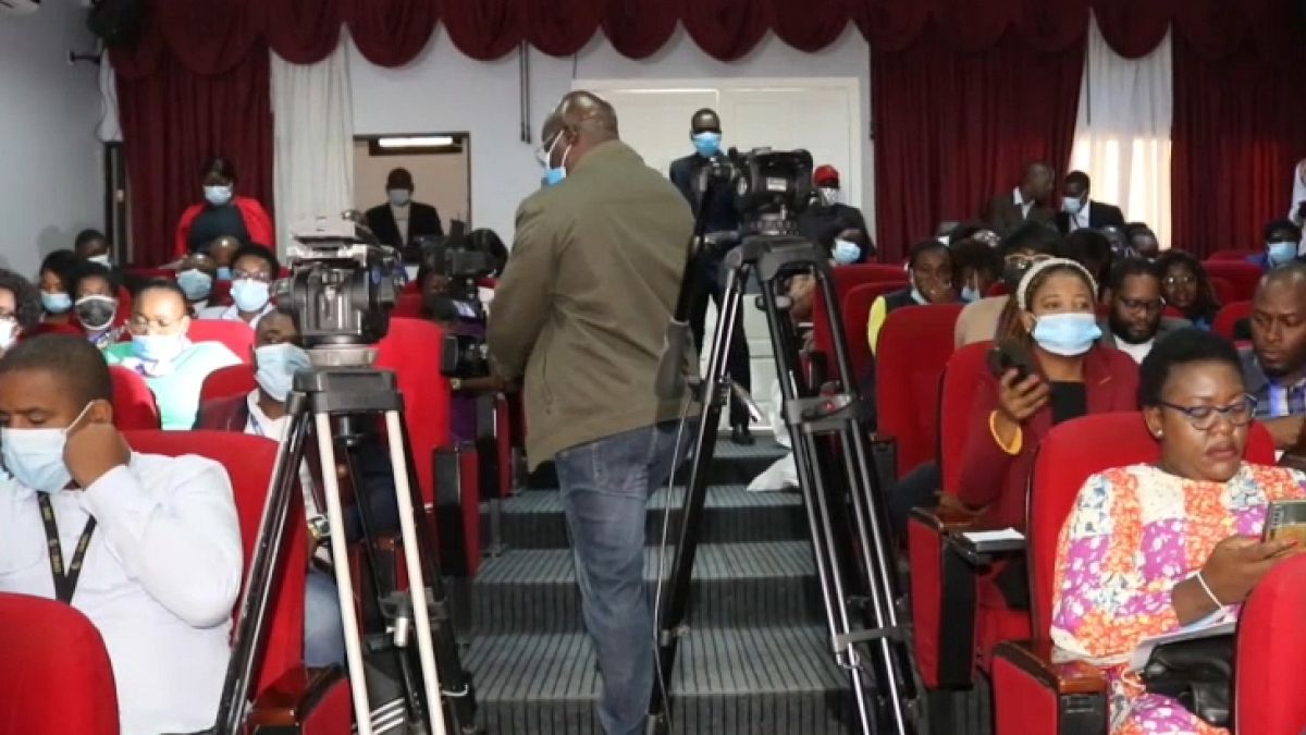 Operador de câmara na apresentação do programa eleitoral do MPLA